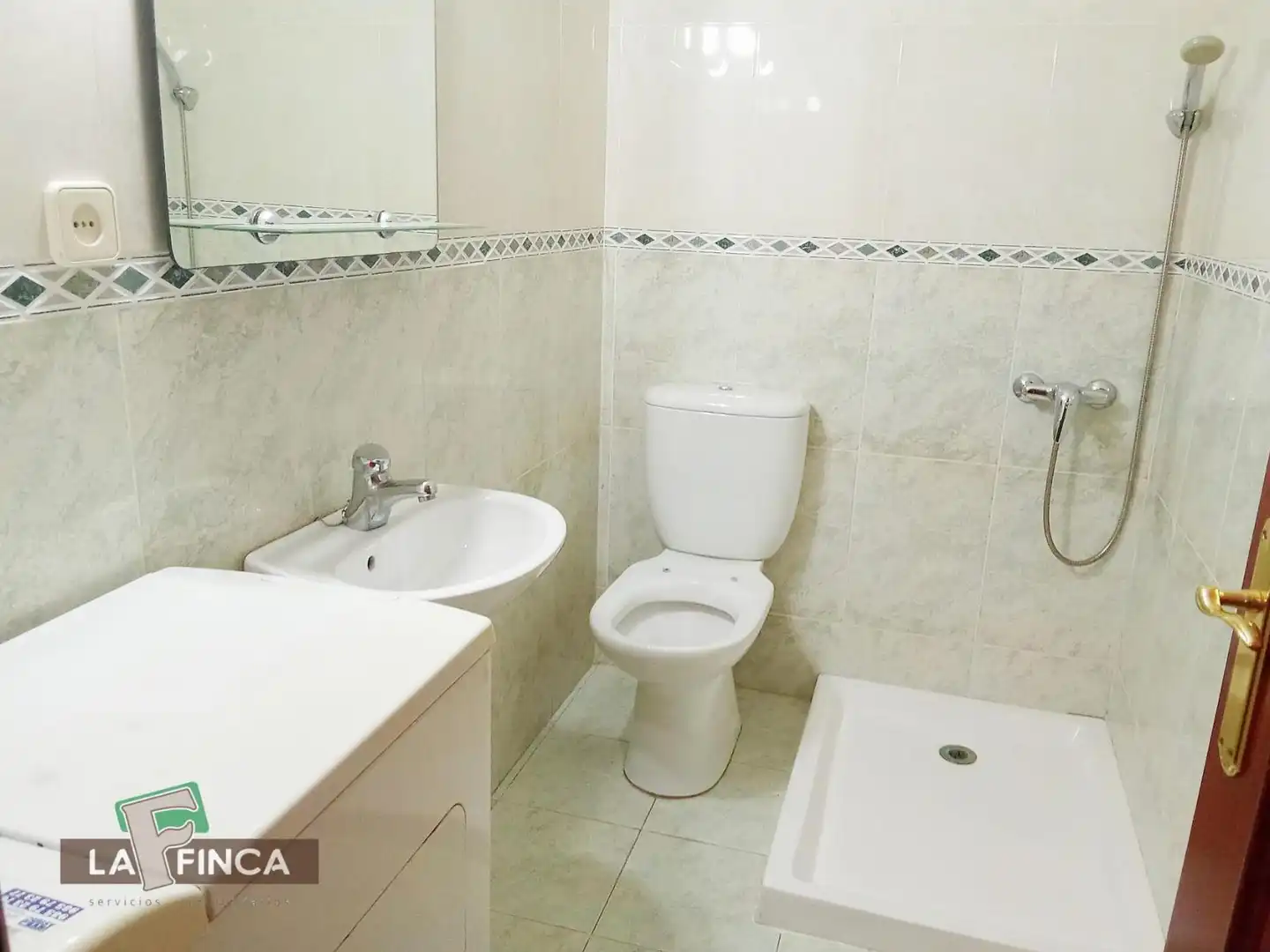 Bathroom of Flat for sale in Gijón   with Heating, Parquet flooring and Furnished
