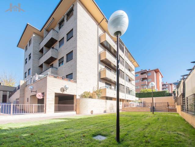 Piso en Venta en Avenida Nuevo Mundo, 9 en Sector S