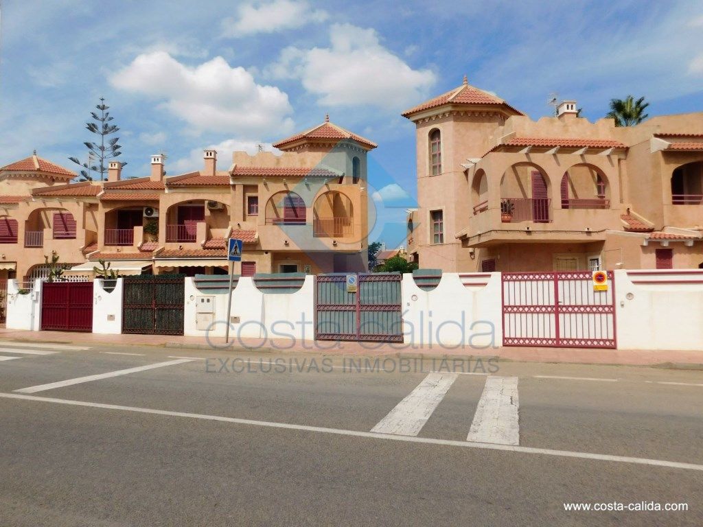Vista exterior de Casa o xalet en venda en Mazarrón amb Aire condicionat, Jardí privat i Terrassa