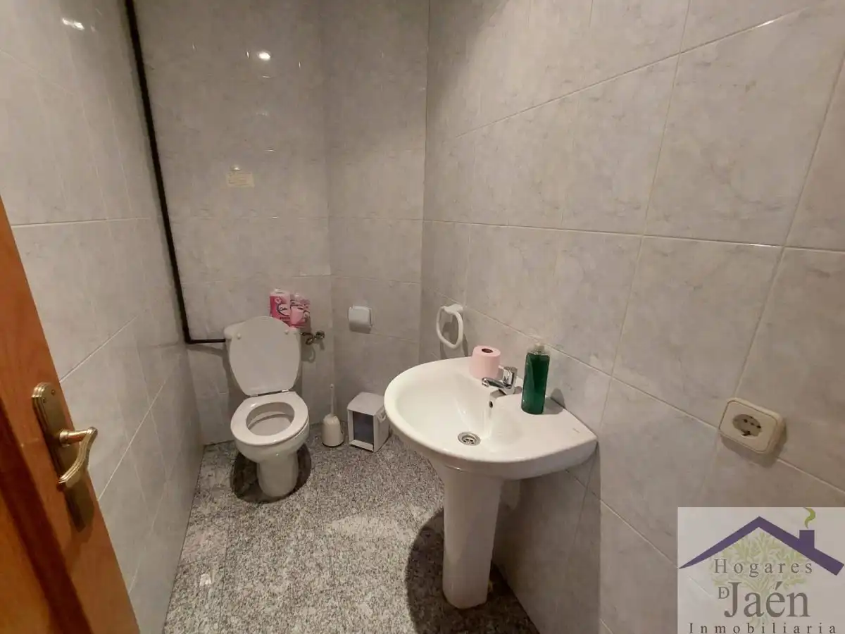 Bathroom of Industrial buildings for rent in Úbeda