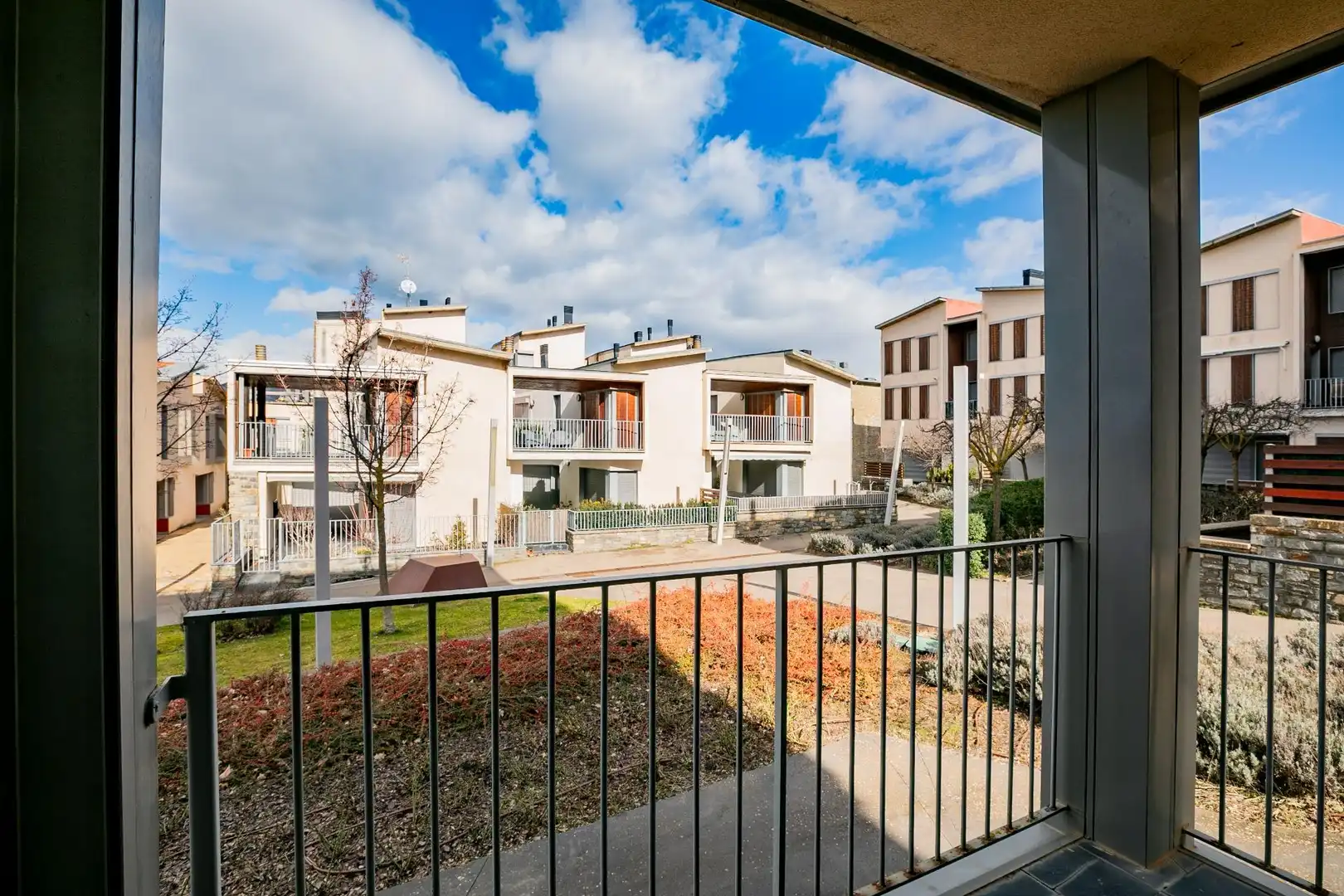 Vista exterior de Pis en venda en Sabiñánigo amb Calefacció, Parquet i Terrassa