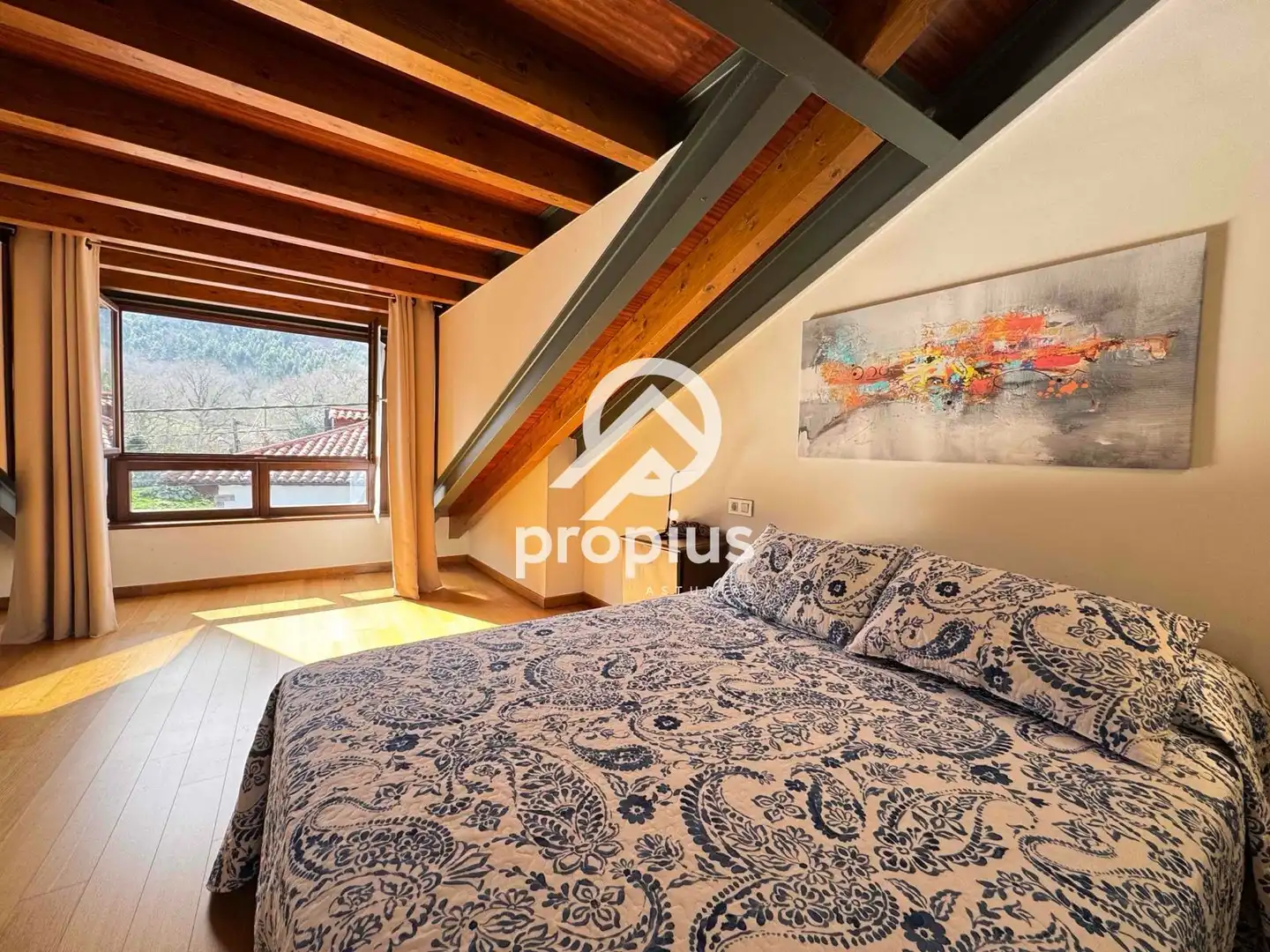 Schlafzimmer von Einfamilien-Reihenhaus zum Verkauf in Llanes mit Heizung und Möbliert