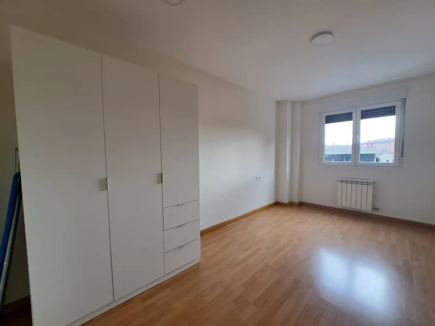 Habitación de Apartamento de alquiler en San Andrés del Rabanedo con Calefacción, Parquet y Trastero