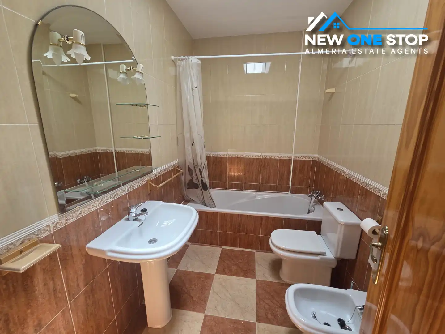 Bathroom of Detached homes for sale in Garrucha  with Terrace, Furnished and Oven