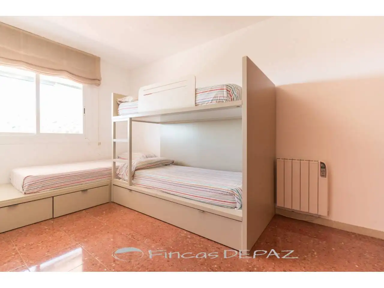 Habitación de Apartamento de alquiler en Castelldefels con Parquet, Terraza y Amueblado
