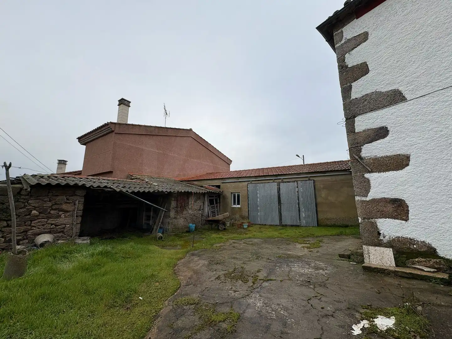Vista exterior de Finca rústica en venda en Buenamadre amb Calefacció i Terrassa