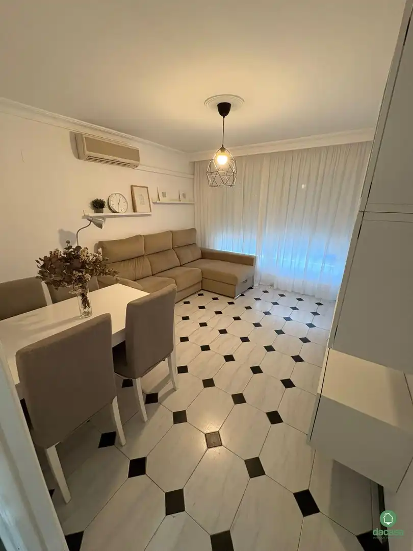 Sala de estar de Piso de alquiler en  Huelva Capital con Aire acondicionado, Terraza y Amueblado