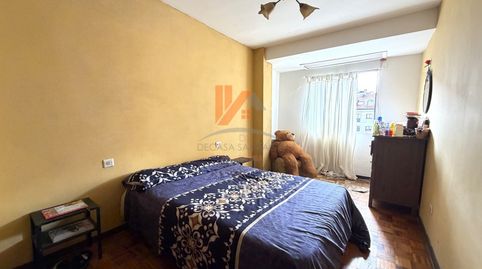 Foto 2 de Piso en venta en Avenida Rosalia Castro, O Milladoiro, Ames