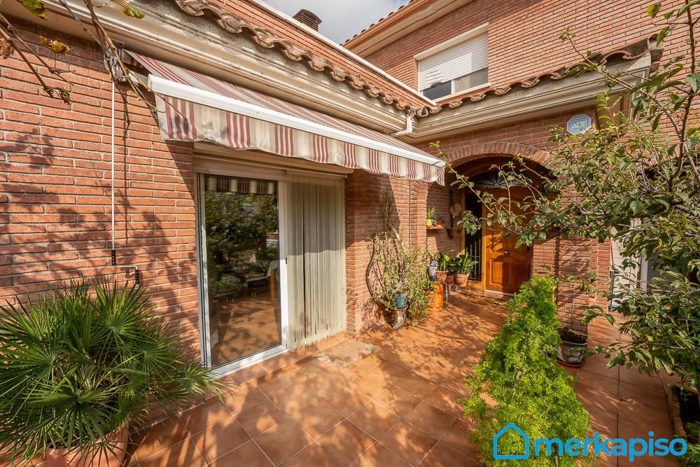 Jardí de Casa o xalet en venda en Viladecans amb Calefacció, Jardí privat i Parquet