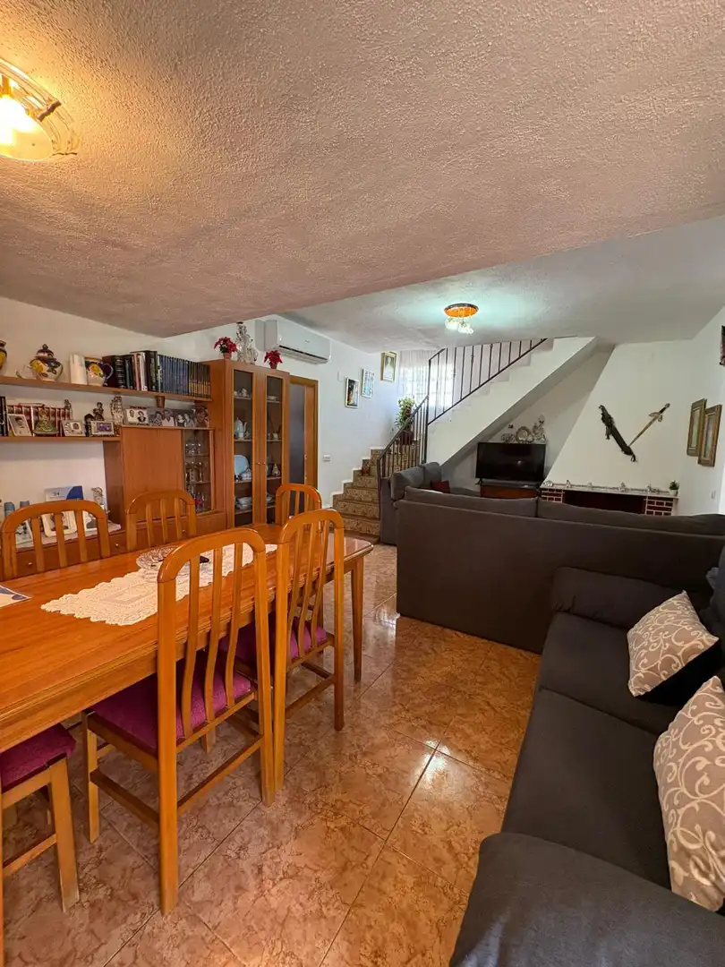 Sala de estar de Casa o chalet en venta en Castellón de la Plana / Castelló de la Plana con Jardín privado y Piscina comunitaria