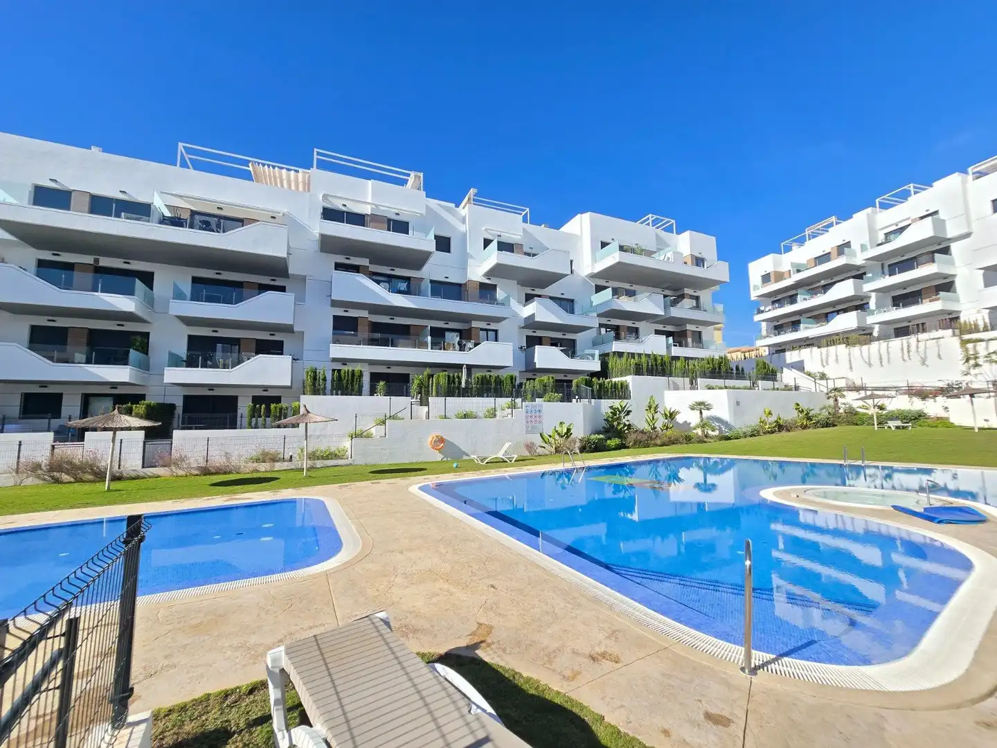 Piscina de Apartament en venda en Orihuela amb Jardí privat, Terrassa i Piscina