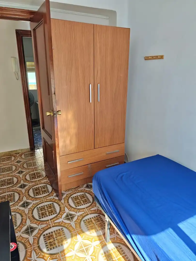 Schlafzimmer von Wohnung zur Miete in Granada mit Privatgarten, Möbliert und Balkon