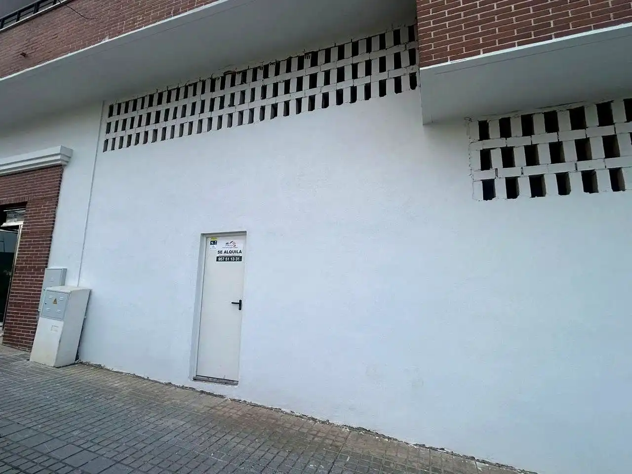 Vista exterior de Local de alquiler en Lucena