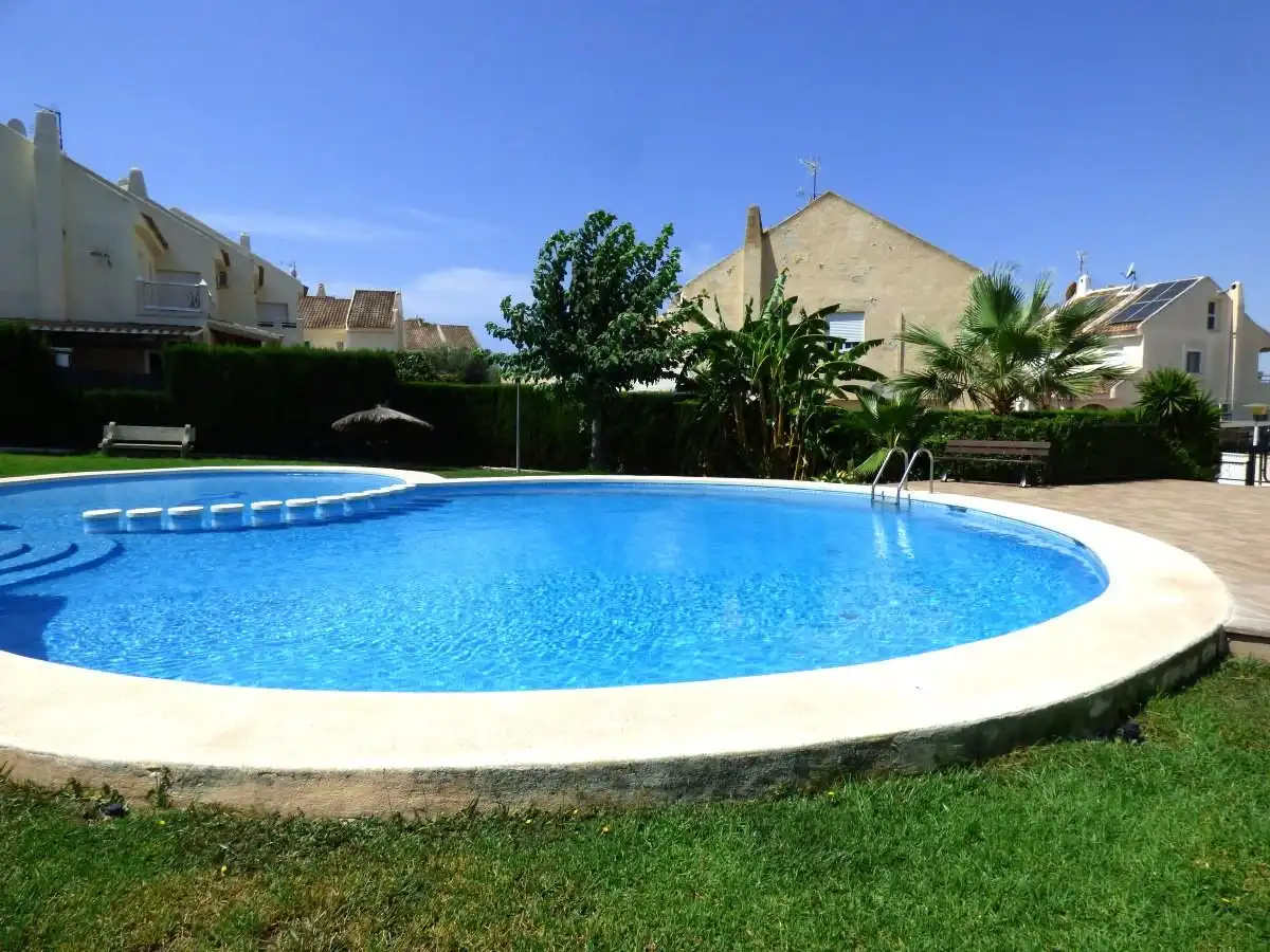 Piscina de Casa adosada en venta en Benidorm con Aire acondicionado y Internet