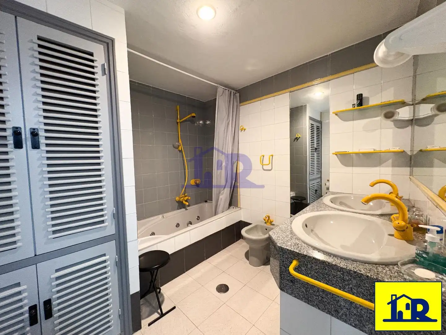 Bathroom of Duplexes for sale in Cuenca  with Heating