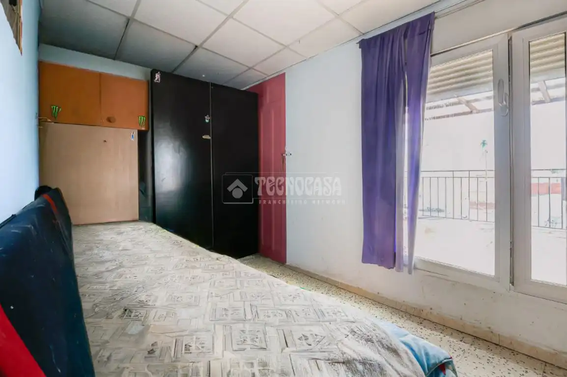 Dormitori de Pis en venda en Terrassa amb Terrassa i Balcó