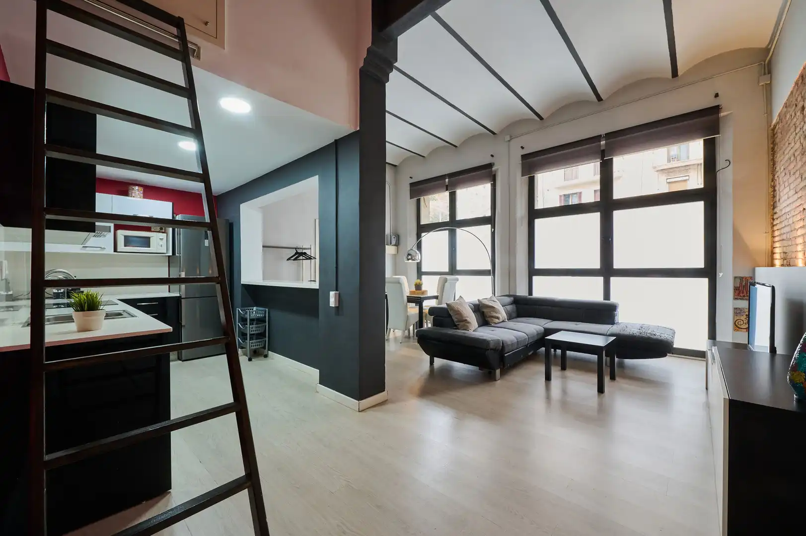 Sala d'estar de Dúplex en venda en Barcelona amb Aire condicionat, Calefacció i Parquet