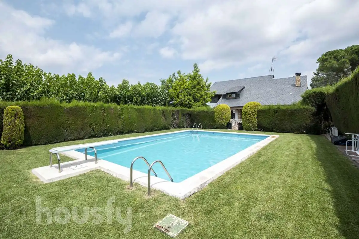 Piscina de Casa o xalet en venda en Mediona amb Aire condicionat, Calefacció i Jardí privat