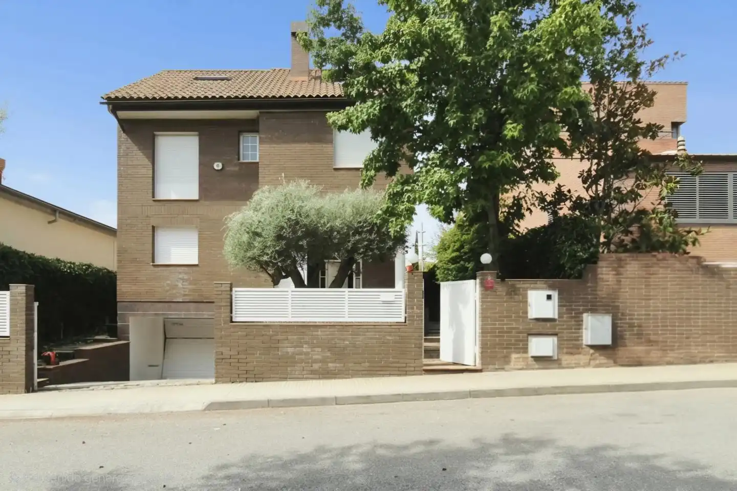 Vista exterior de Casa o xalet en venda en Matadepera amb Aire condicionat, Jardí privat i Terrassa