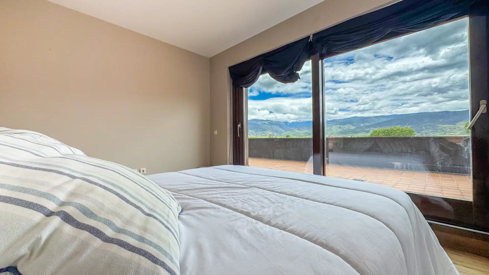 Schlafzimmer von Wohnung zum Verkauf in Puigcerdà mit Heizung, Parkett und Terrasse