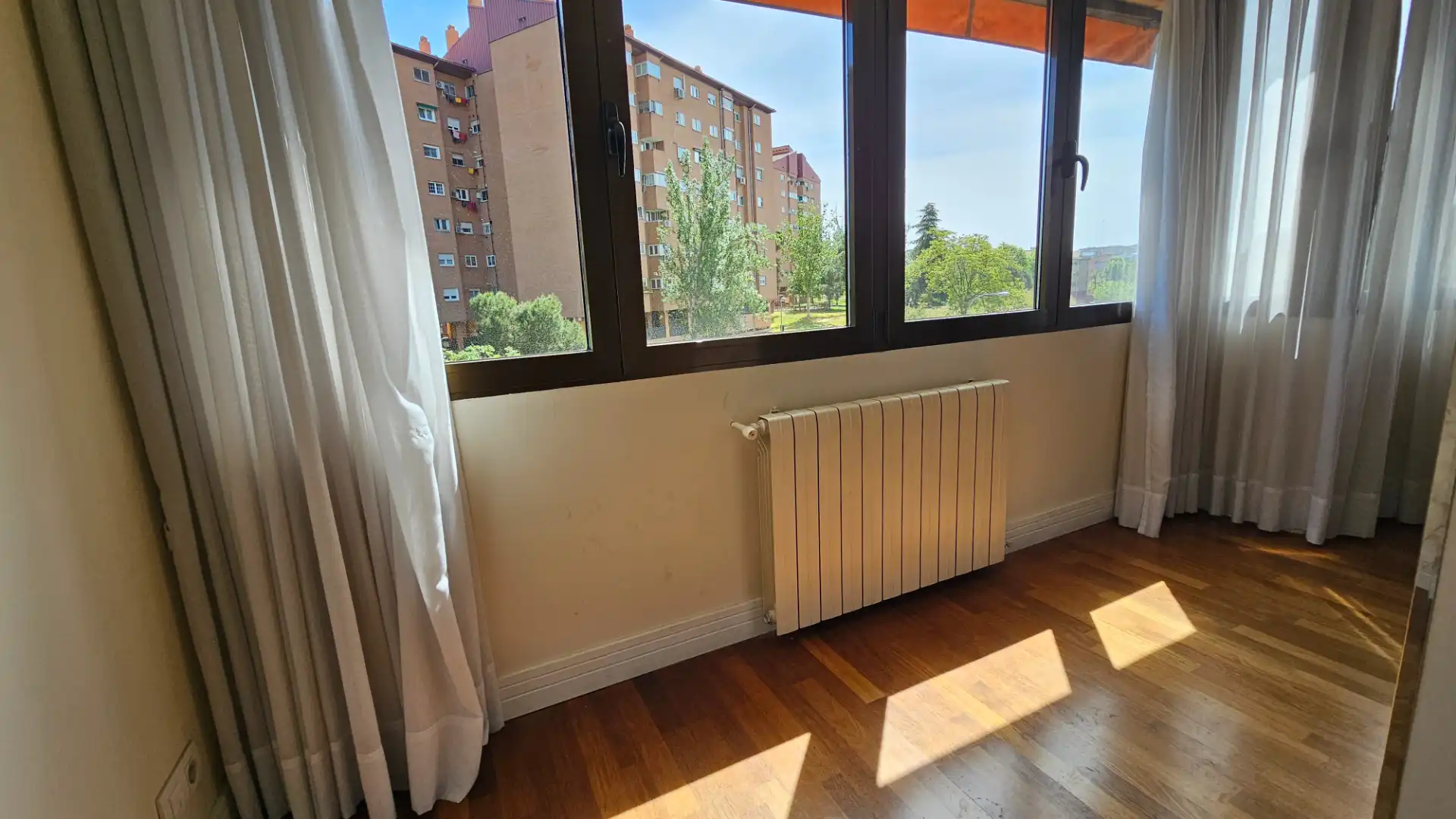 Habitación de Piso en venta en Madrid con Aire acondicionado, Calefacción y Jardín privado