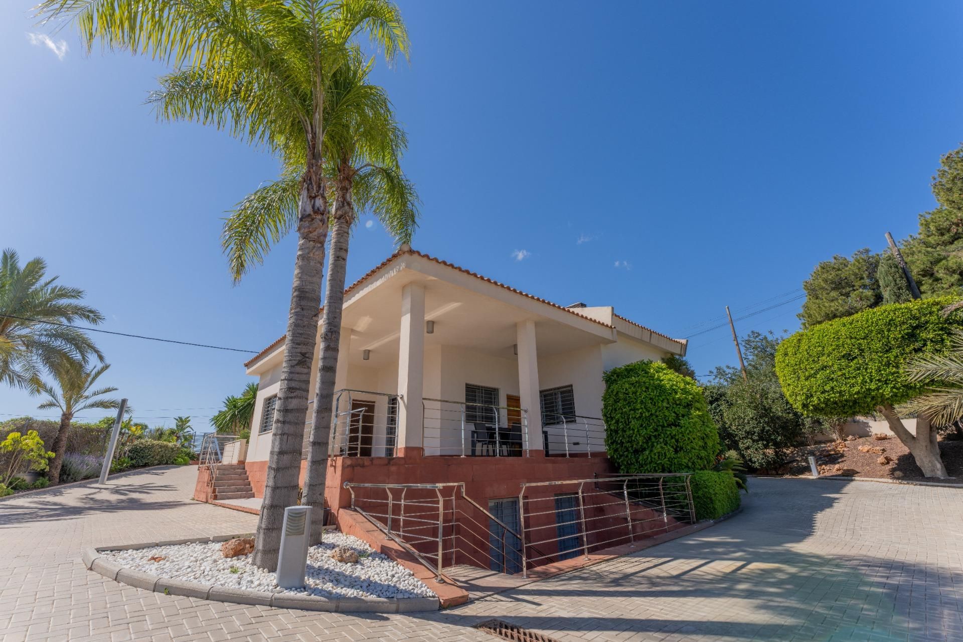 Vista exterior de Casa o chalet en venta en Elche / Elx con Aire acondicionado, Calefacción y Jardín privado