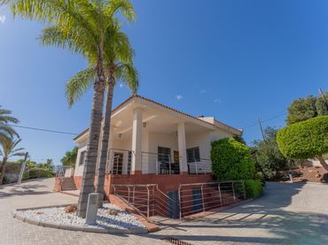 Villa con balcone in vendita a Peña de las Águilas