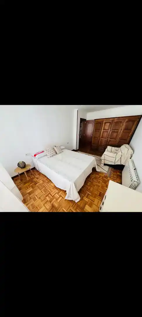 Schlafzimmer von Wohnung zur Miete in Ferrol mit Parkett und Möbliert