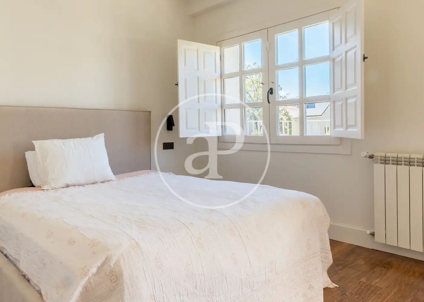 Habitación de Casa o chalet de alquiler en Madrid con Aire acondicionado, Calefacción y Jardín privado