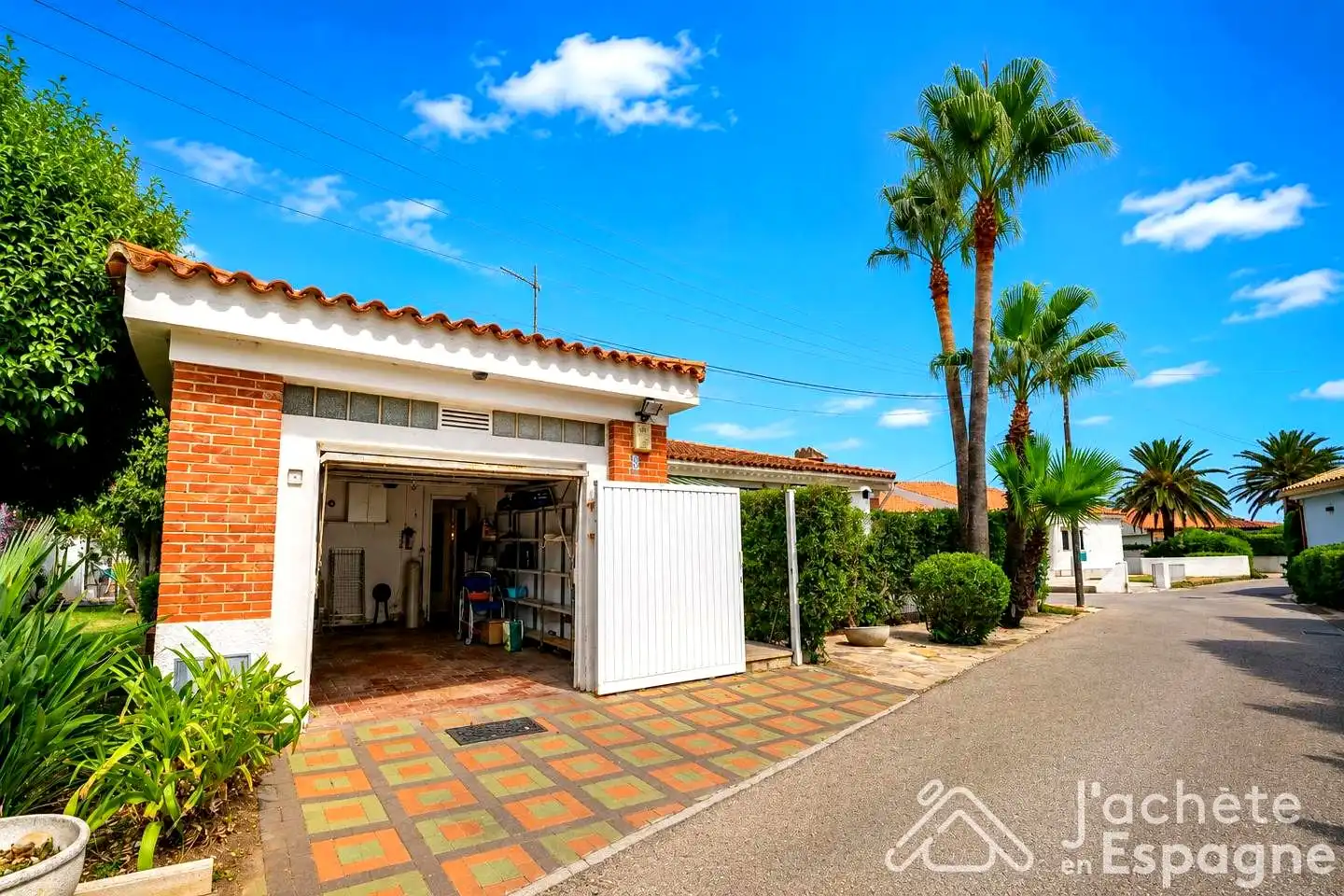 Vista exterior de Casa o xalet en venda en Vinaròs amb Aire condicionat, Calefacció i Jardí privat