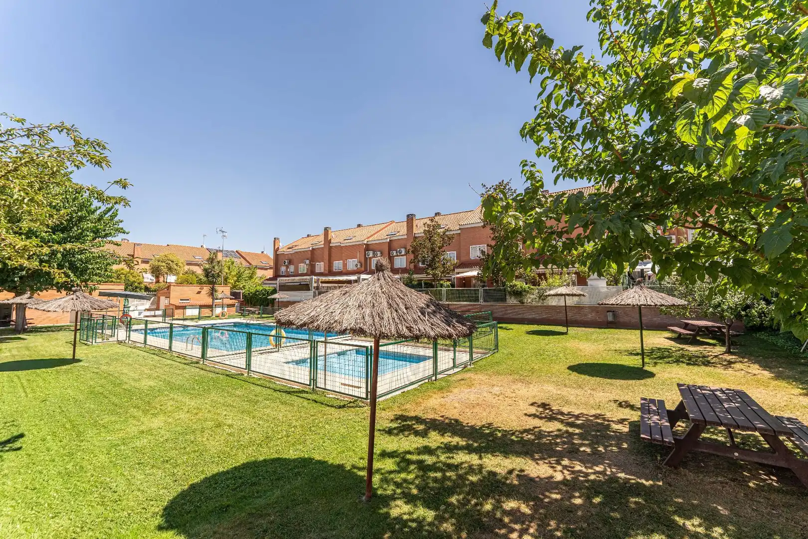 Jardín de Casa adosada en venta en Fuenlabrada con Aire acondicionado, Calefacción y Jardín privado