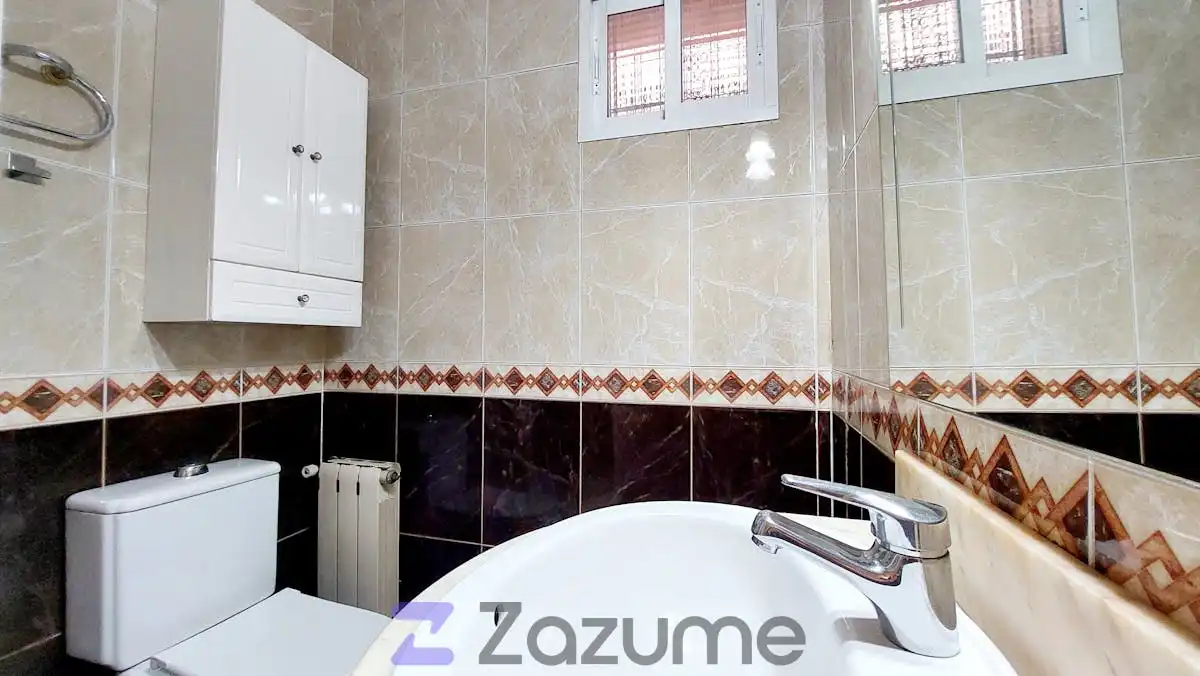 Bathroom of Flat for rent in Madrid  with Air Conditioner, Heating and Oven