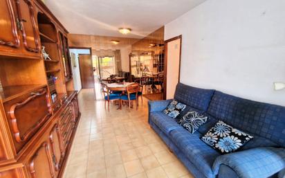 Living room of Flat for sale in  Barcelona Capital  with Oven and Balcony