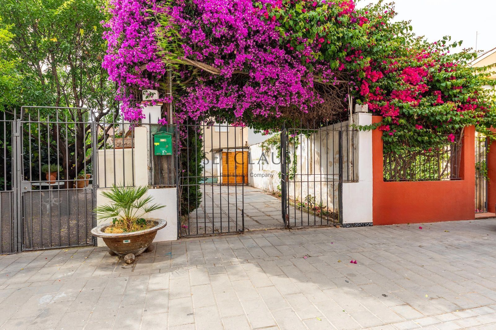 Exterior view of Single-family semi-detached for sale in El Masnou  with Private garden and Storage room