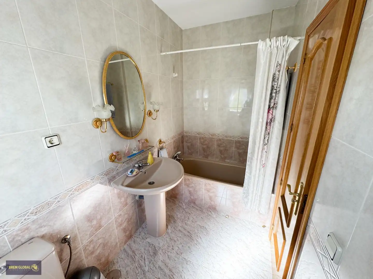 Bathroom of Houses for sale in La Cabrera  with Heating, Private garden and Swimming Pool
