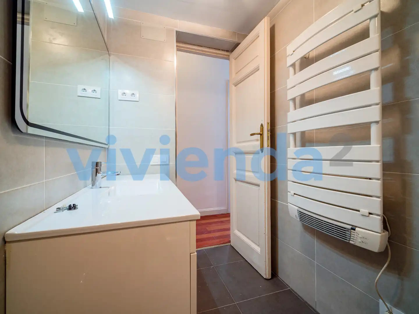 Baño de Piso de alquiler en Madrid con Aire acondicionado y Calefacción