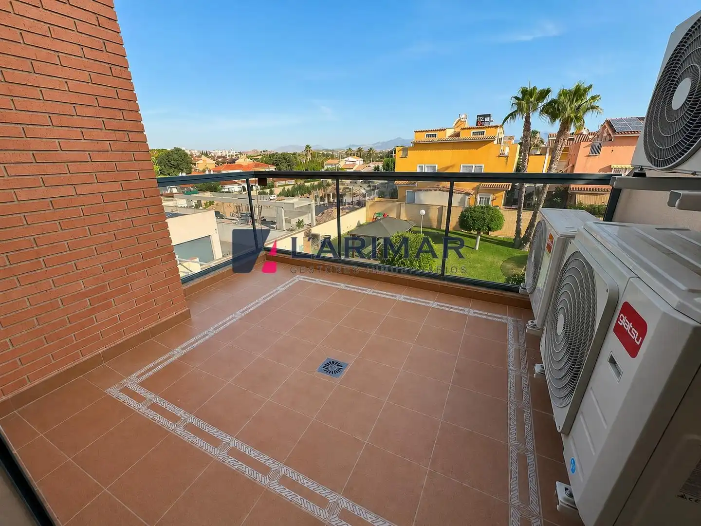 Terrassa de Casa adosada de lloguer en Alicante / Alacant amb Aire condicionat, Calefacció i Jardí privat