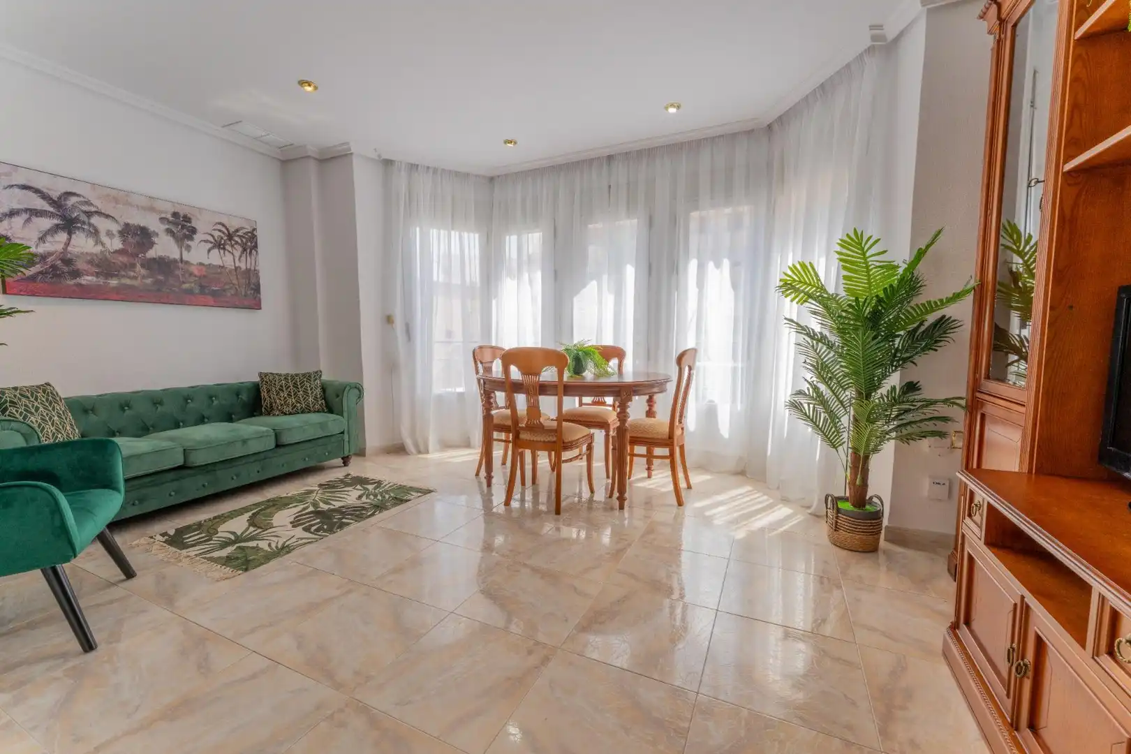 Comedor de Piso en venta en Elche / Elx con Aire acondicionado, Amueblado y Balcón