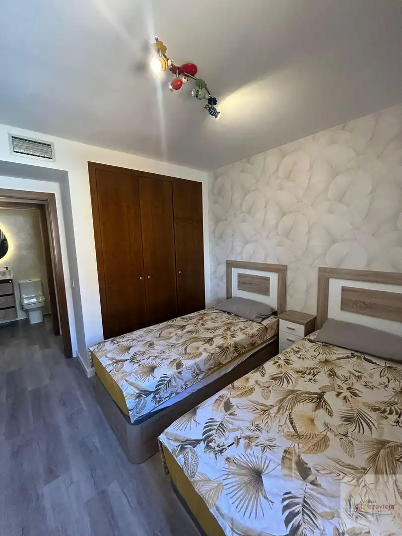 Dormitori de Apartament de lloguer en Torrevieja amb Aire condicionat, Calefacció i Terrassa