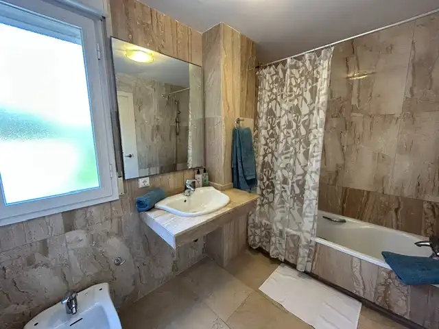 Bathroom of Flat for rent in Marbella  with Air Conditioner, Heating and Terrace