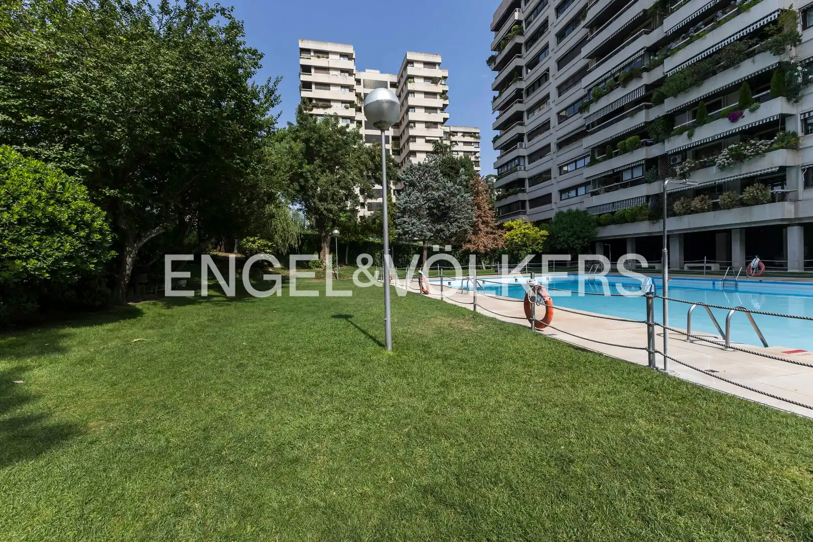Exterior view of Flat for sale in Madrid  with Heating, Private garden and Terrace