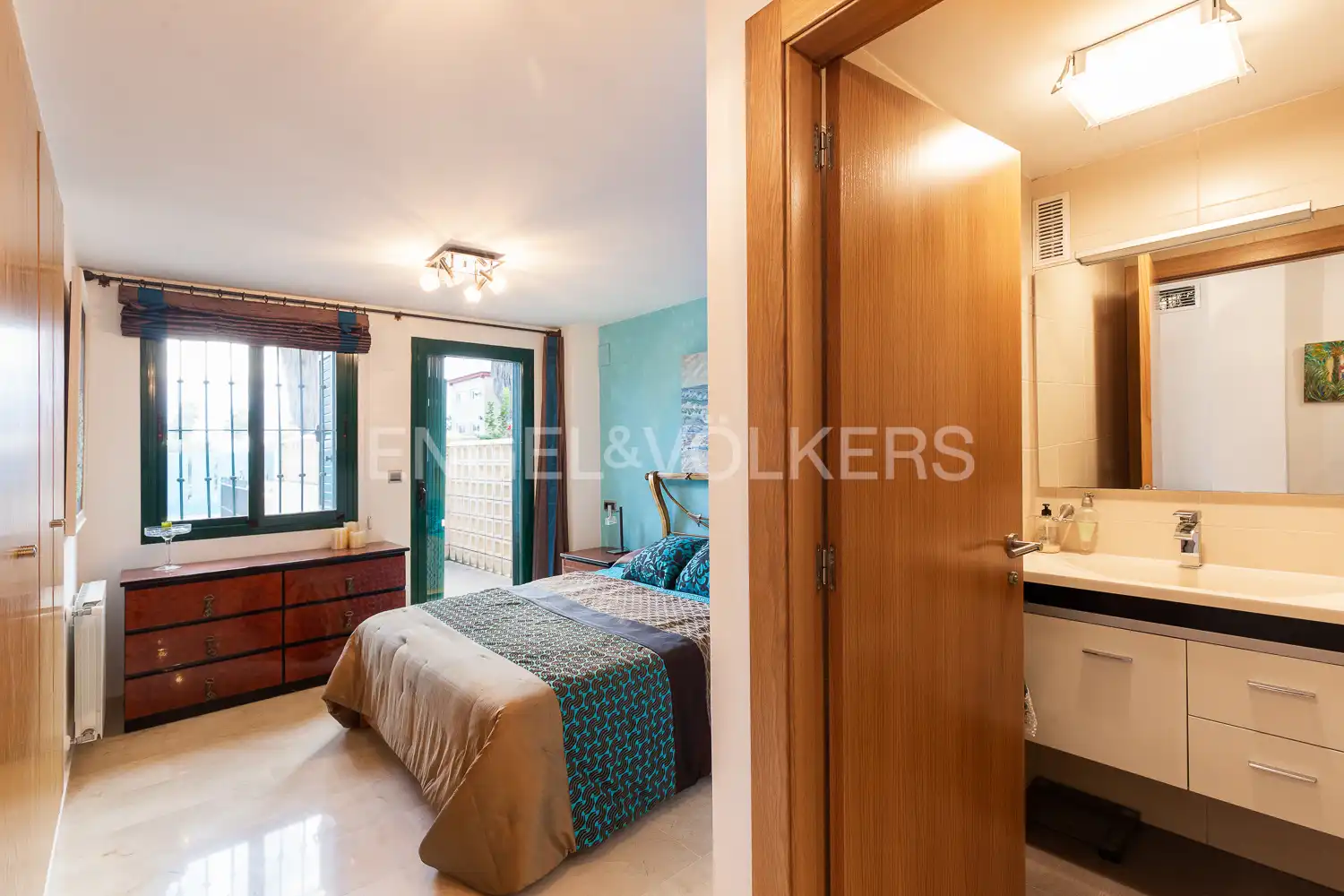 Habitación de Casa adosada en venta en Valencia con Aire acondicionado, Calefacción y Jardín privado