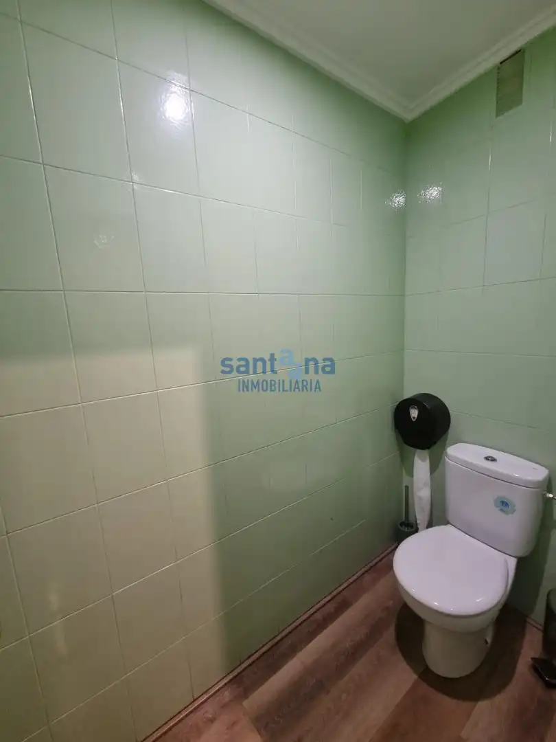 Baño de Local de alquiler en Hospital de Órbigo con Aire acondicionado y Amueblado