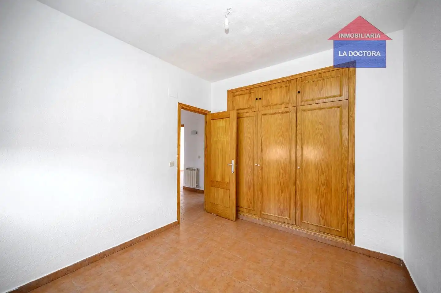 Dormitori de Casa adosada en venda en Camarena amb Calefacció, Jardí privat i Terrassa