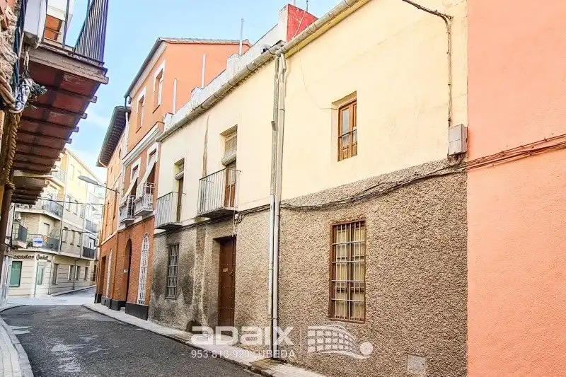 Vista exterior de Casa o xalet en venda en Úbeda amb Terrassa, Traster i Balcó