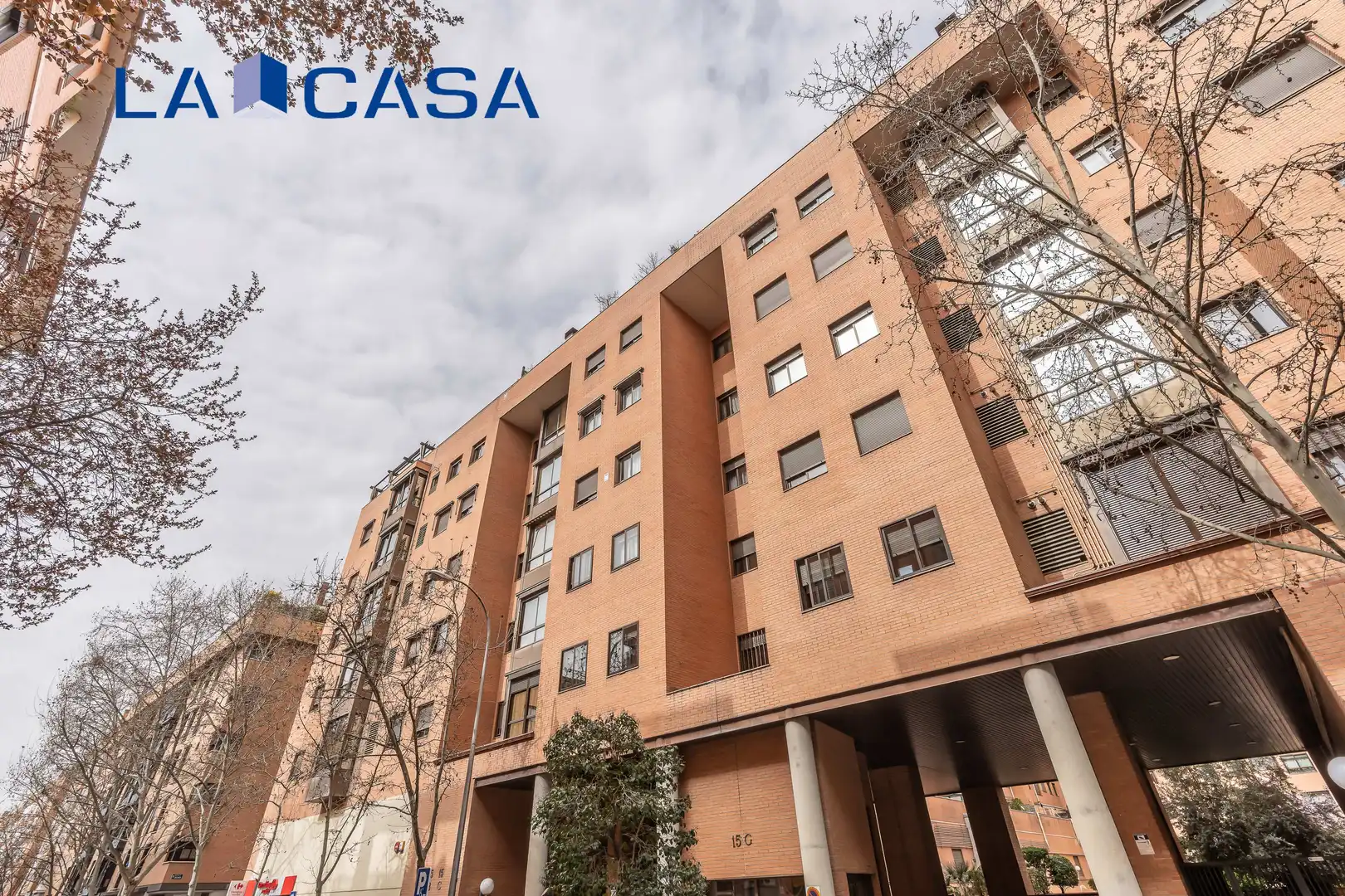 Vista exterior de Pis en venda en Madrid amb Calefacció i Piscina