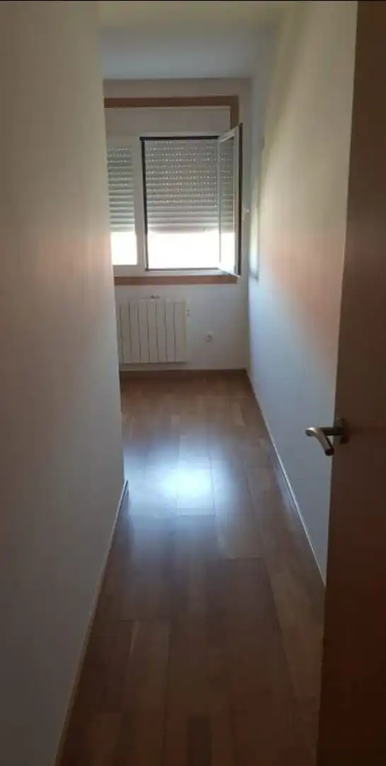 Wohnung zum Verkauf in Vilagarcía de Arousa mit Parkett, Abstellraum und Ofen