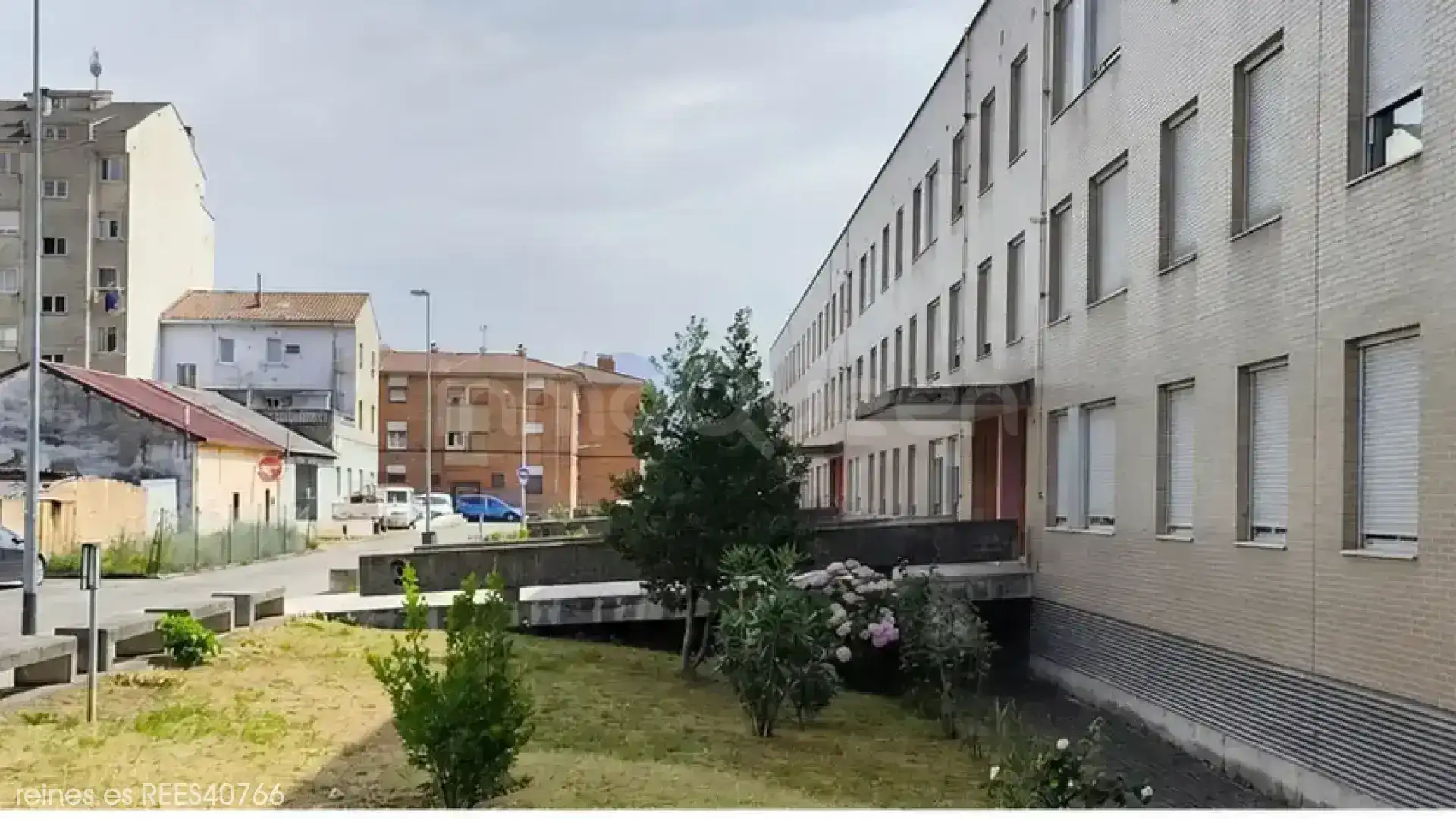 Vista exterior de Pis en venda en Mieres (Asturias) amb Calefacció i Moblat
