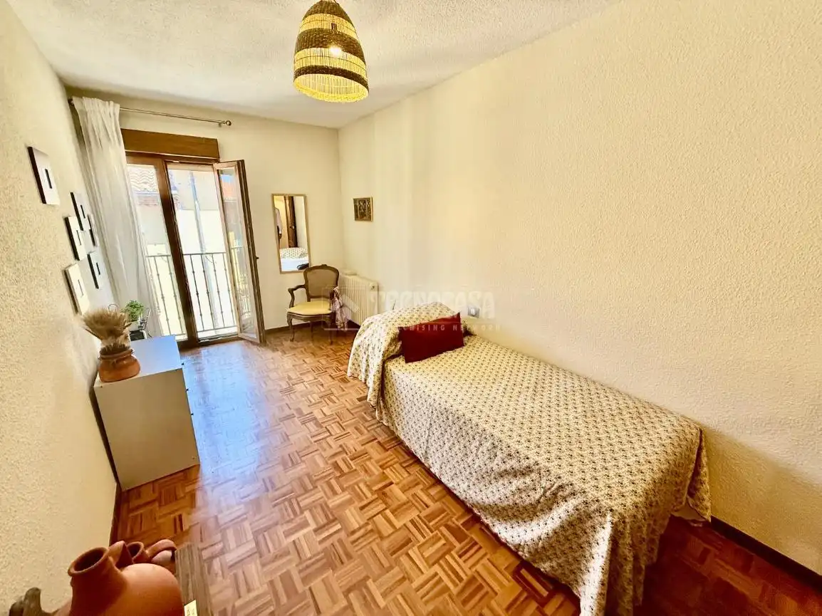 Habitación de Piso en venta en Ávila con Calefacción, Parquet y Trastero
