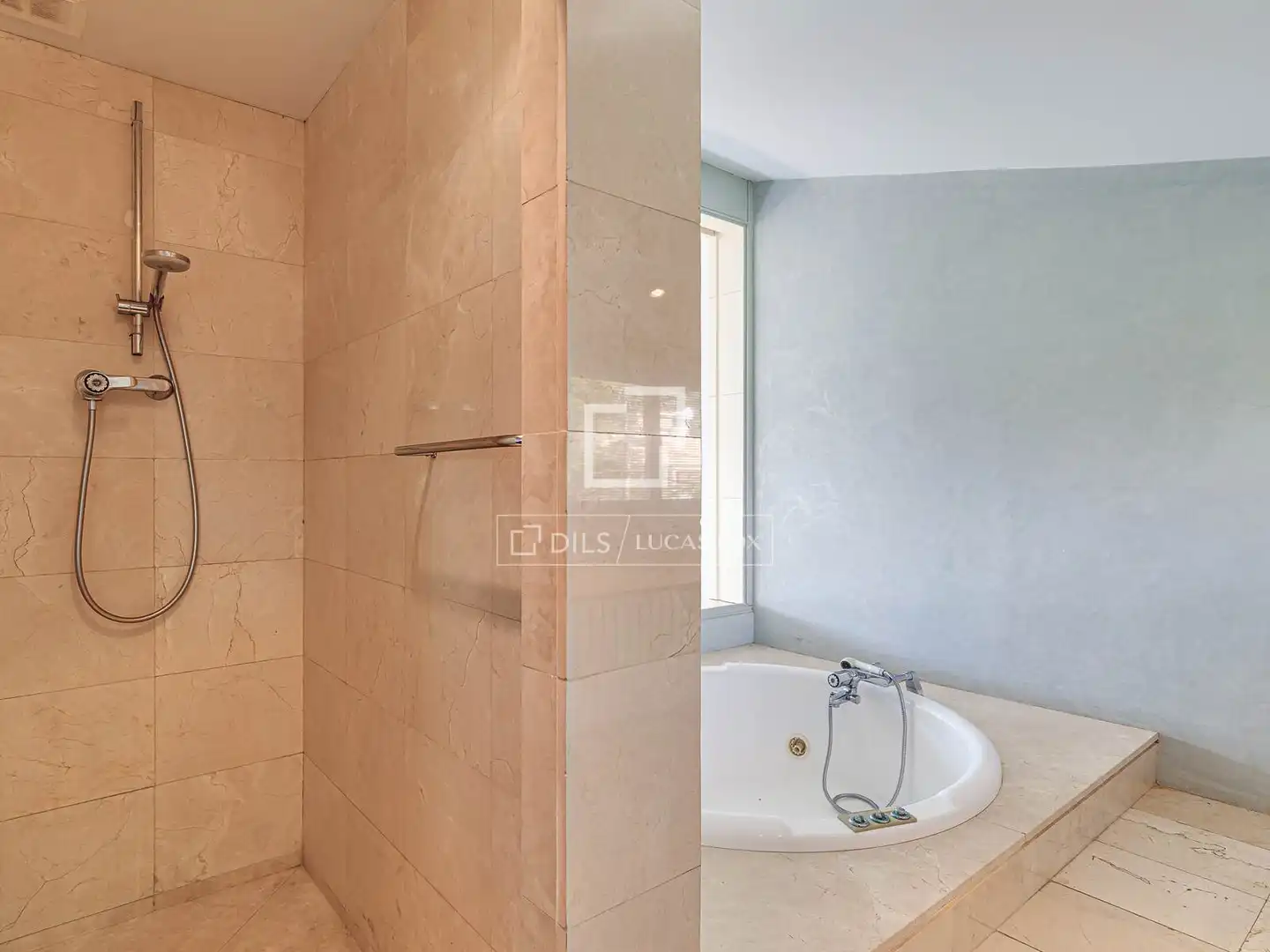 Baño de Casa o chalet de alquiler en Sant Just Desvern con Aire acondicionado, Calefacción y Jardín privado